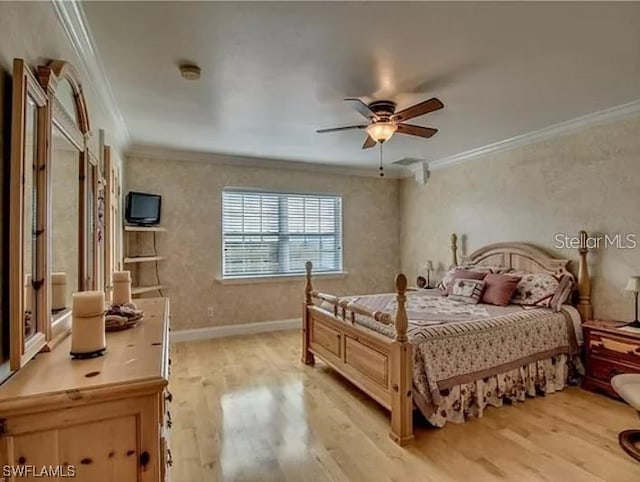 bedroom featuring light hardwood / wood-style floors, ceiling fan, and ornamental molding