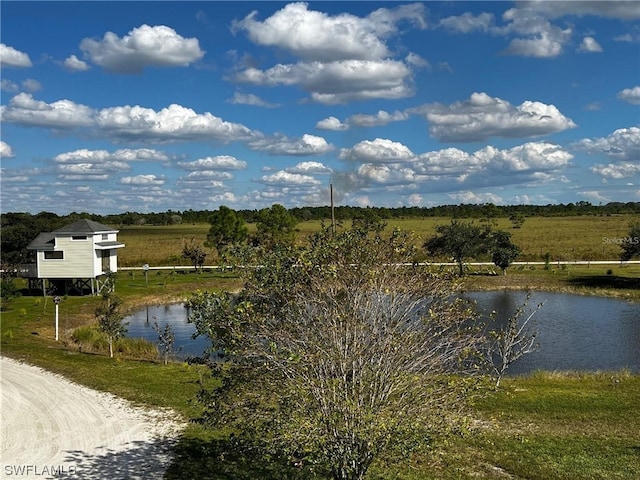 water view featuring a rural view