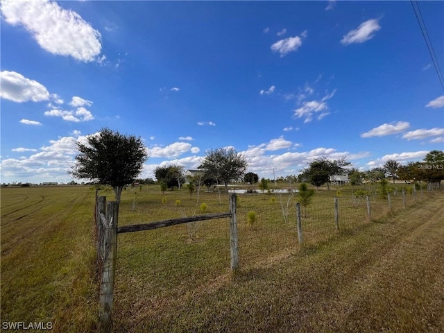 view of yard featuring a rural view