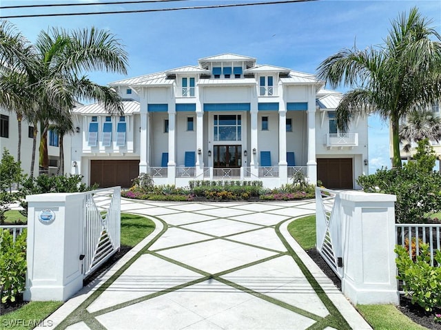 view of front of property featuring a balcony