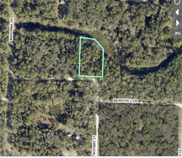 Listing photo 3 for 7176 Norway St, Webster FL 33597