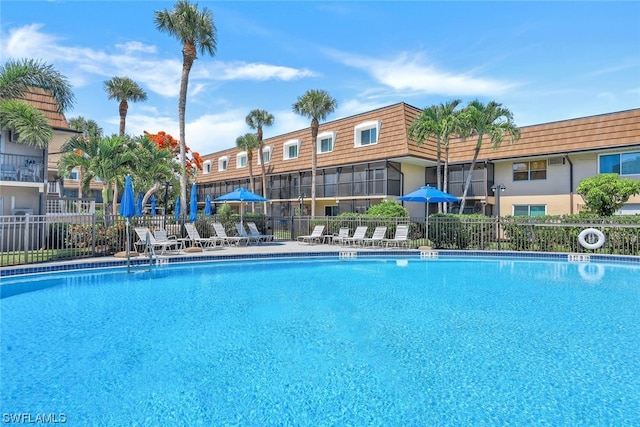 view of swimming pool