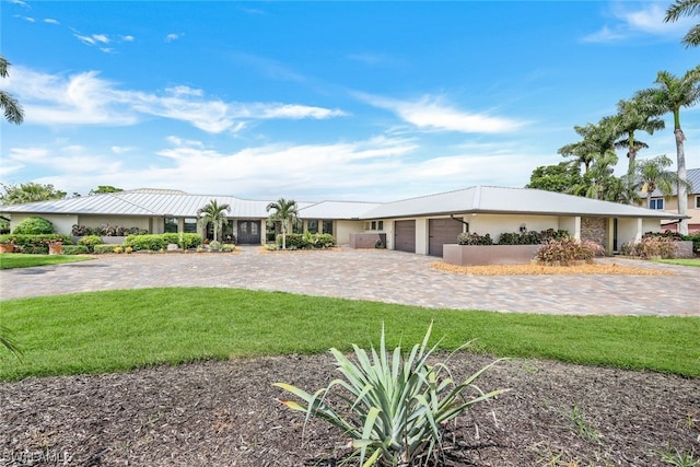 view of yard with a garage