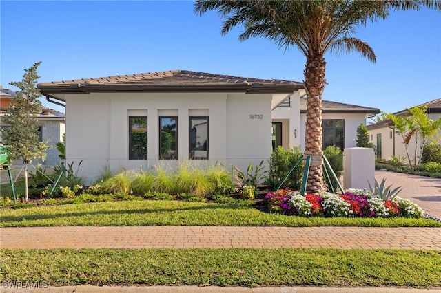 view of front of house with a front yard