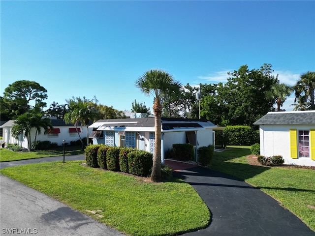 view of front of property with a front lawn