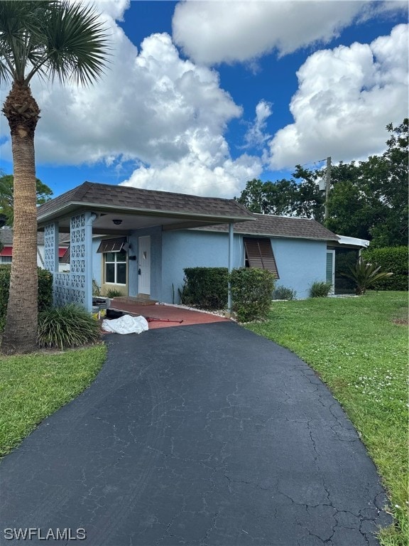 single story home with a front yard