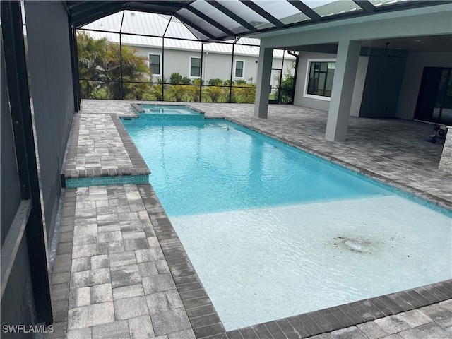 2033 Treasure Ln, Punta Gorda, FL 33982 - view of swimming pool featuring a patio area, a pool with connected hot tub, and glass enclosure