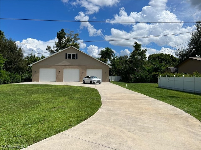 view of front facade with a front lawn