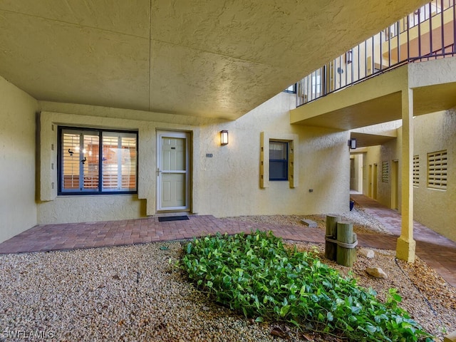 entrance to property featuring a balcony