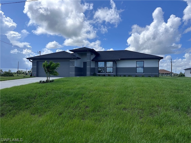 view of front of home featuring a front yard and a garage