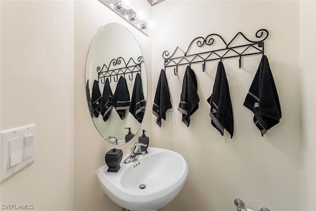 bathroom featuring sink