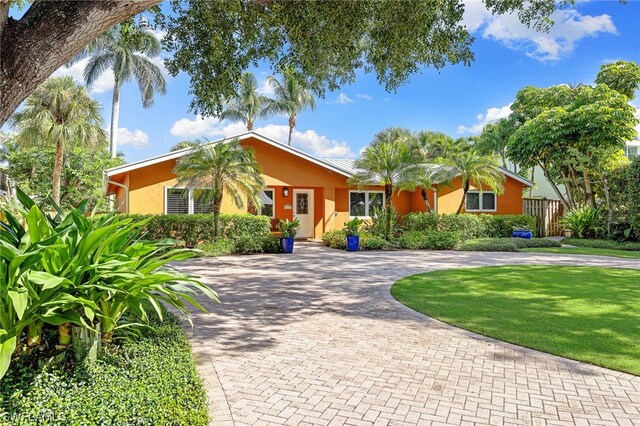 ranch-style home featuring a front yard