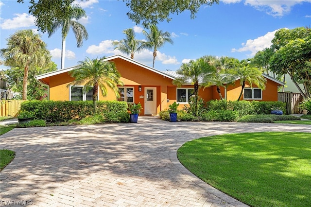 single story home featuring a front yard