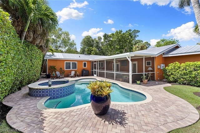 view of pool featuring a sunroom, ceiling fan, an in ground hot tub, and a patio