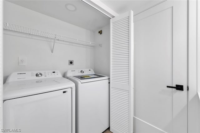 washroom with electric dryer hookup and washing machine and clothes dryer