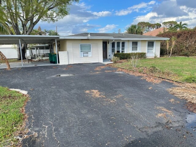 single story home with a front yard