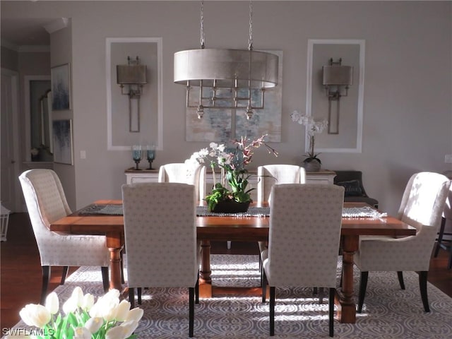 dining space featuring ornamental molding