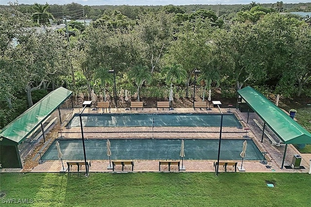 view of swimming pool featuring a yard