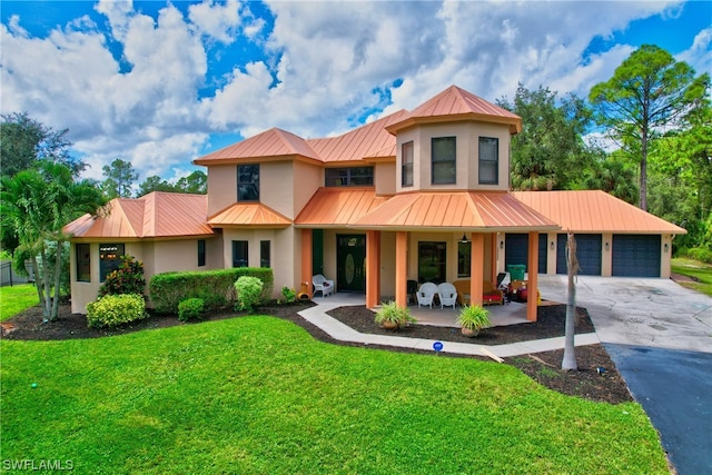 view of front of property featuring a front yard and a garage