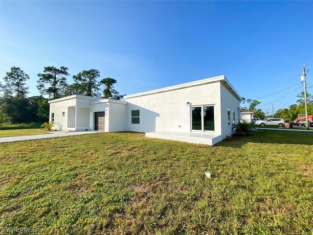 exterior space featuring a front yard