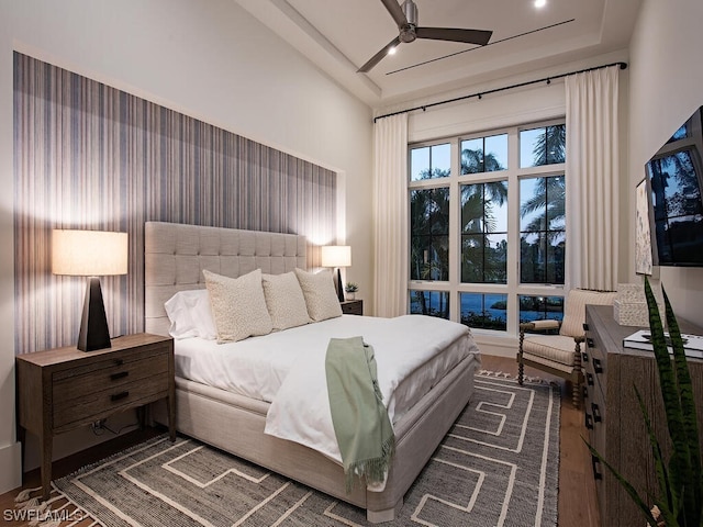 bedroom featuring ceiling fan