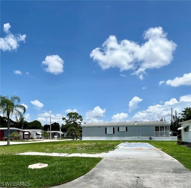 Listing photo 2 for 763 Knotty Pine Cir, North Fort Myers FL 33917