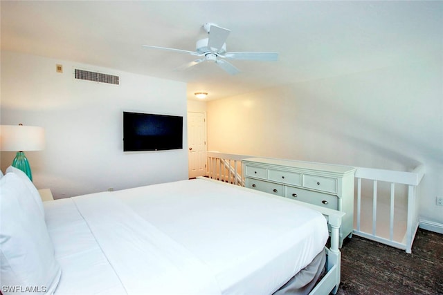 bedroom with ceiling fan