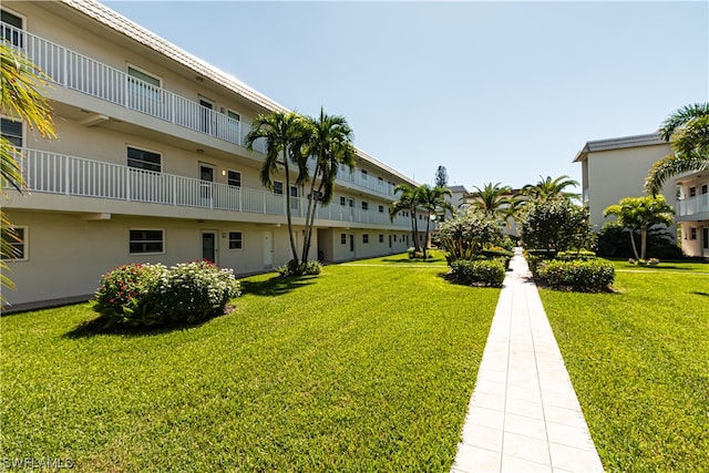 view of property's community featuring a yard