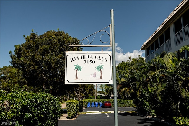 view of community / neighborhood sign