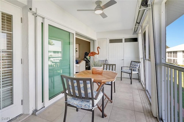 sunroom featuring ceiling fan