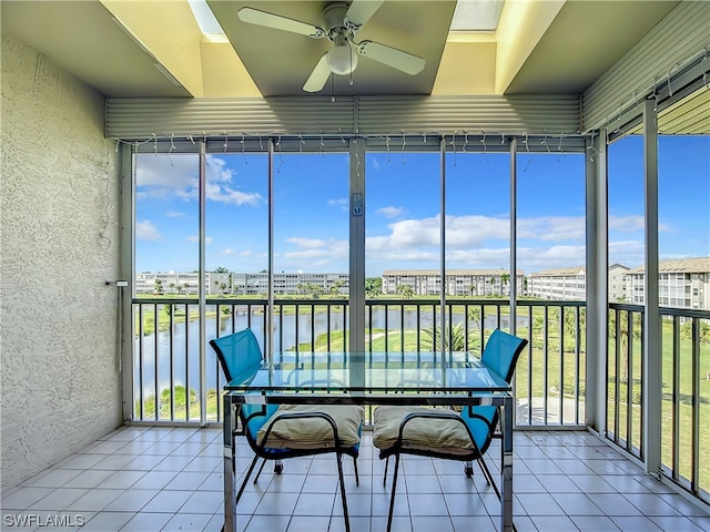 sunroom featuring ceiling fan