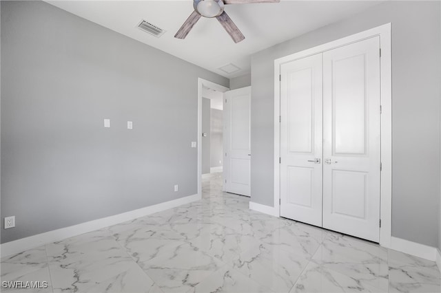 unfurnished bedroom with ceiling fan and a closet