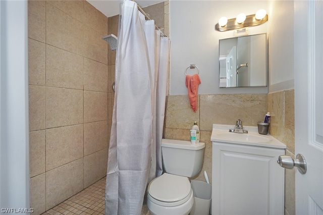 2147 Washington Ave, Naples, FL 34112 - bathroom featuring backsplash, toilet, vanity, and tile walls