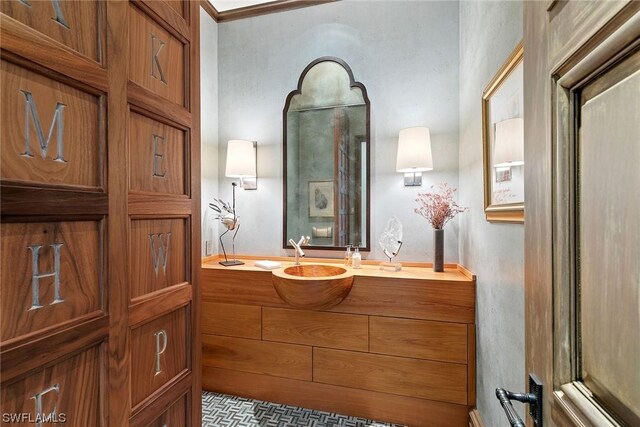 bathroom with vanity