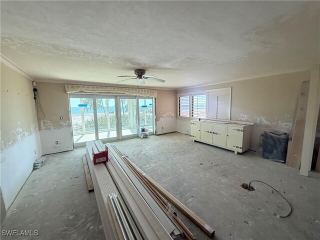 misc room featuring crown molding and ceiling fan