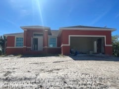 view of front facade featuring a garage