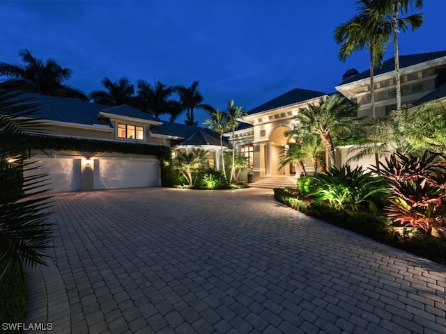 view of front facade featuring a garage