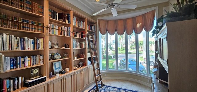 sitting room featuring ceiling fan