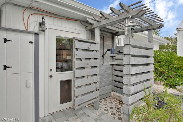 property entrance featuring a pergola