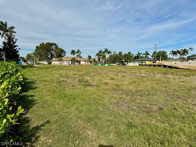 Listing photo 2 for 602 Coral Dr, Cape Coral FL 33904