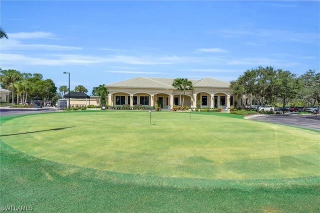 view of front of property