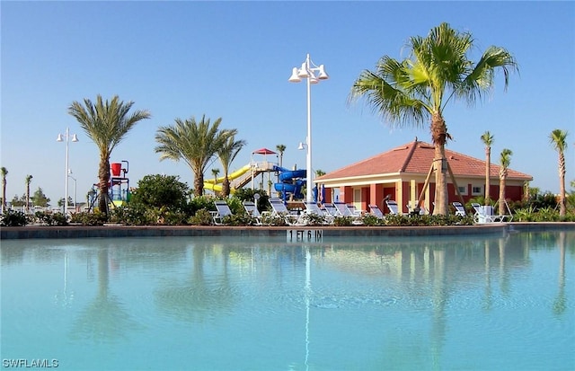 view of swimming pool