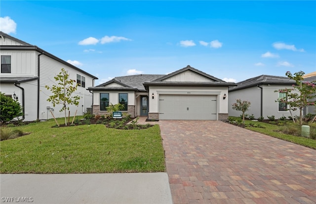 view of front facade featuring a front yard and a garage