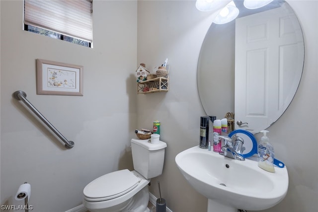 bathroom featuring toilet and sink