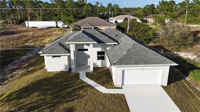 view of front of property featuring a front yard and a garage