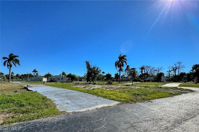 Listing photo 3 for 27 Cottonwood Dr, Fort Myers FL 33908