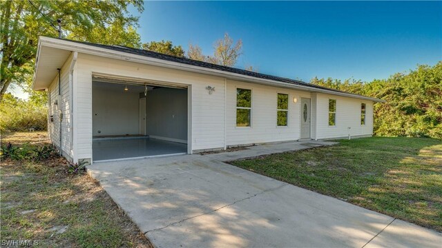 ranch-style house with a front yard