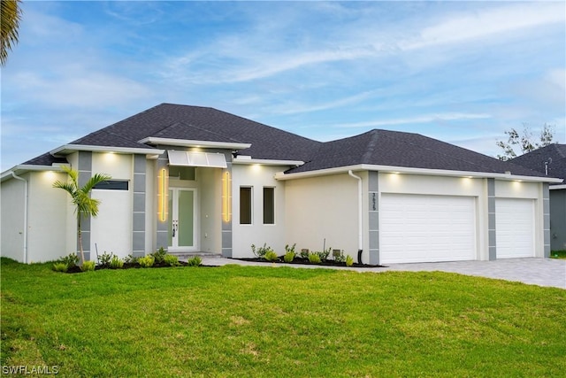 view of front of home featuring a garage and a front yard