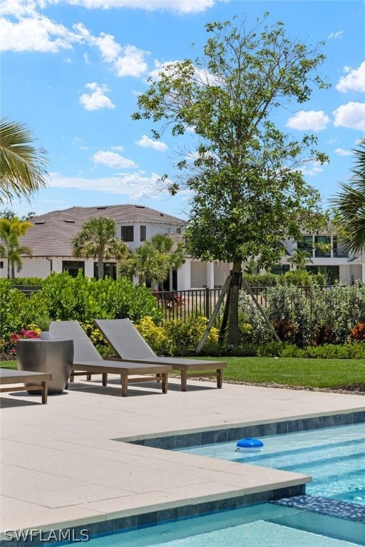 view of swimming pool