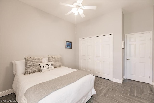 bedroom with a closet, ceiling fan, and baseboards